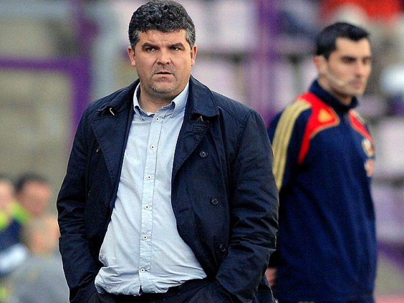 El Real Valladolid destituye a Onésimo