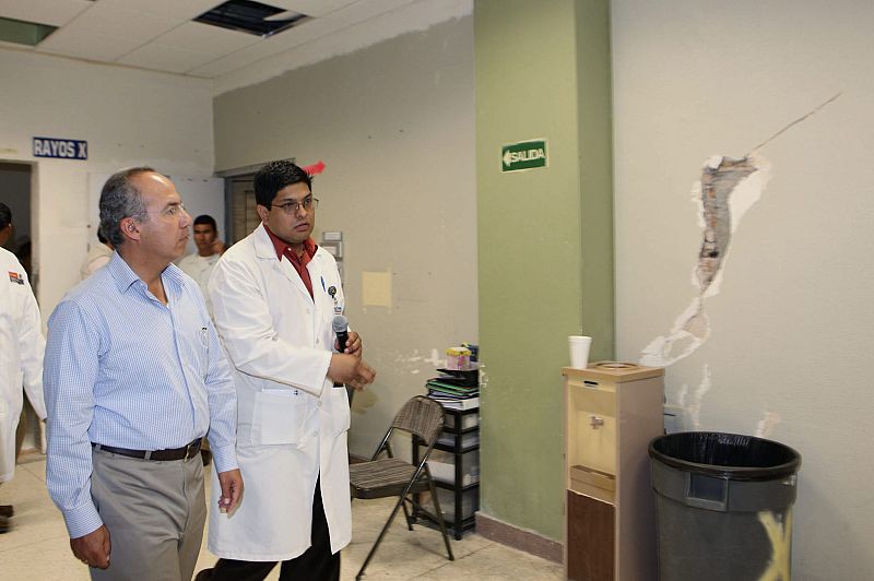 Baja California registra una réplica del terremoto durante la visita de Felipe Calderón