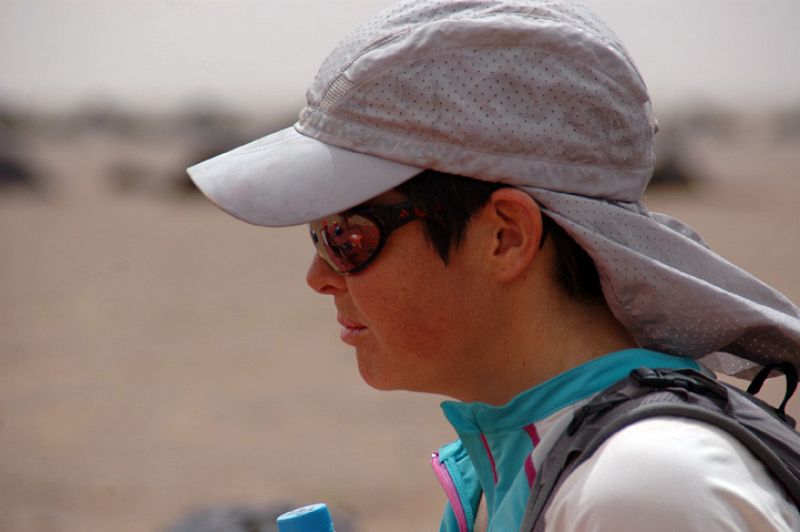Mónica Aguilera mantiene el liderazgo en el ecuador del Maratón de las Arenas
