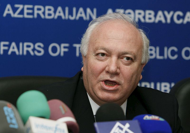 Moratinos defiende el "diálogo crítico" con Cuba