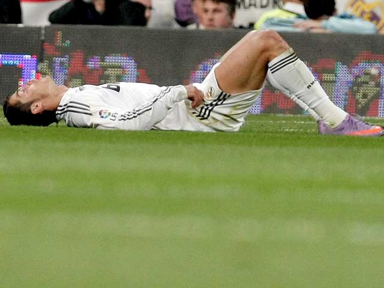 Cristiano la sigue y no la consigue | Ver