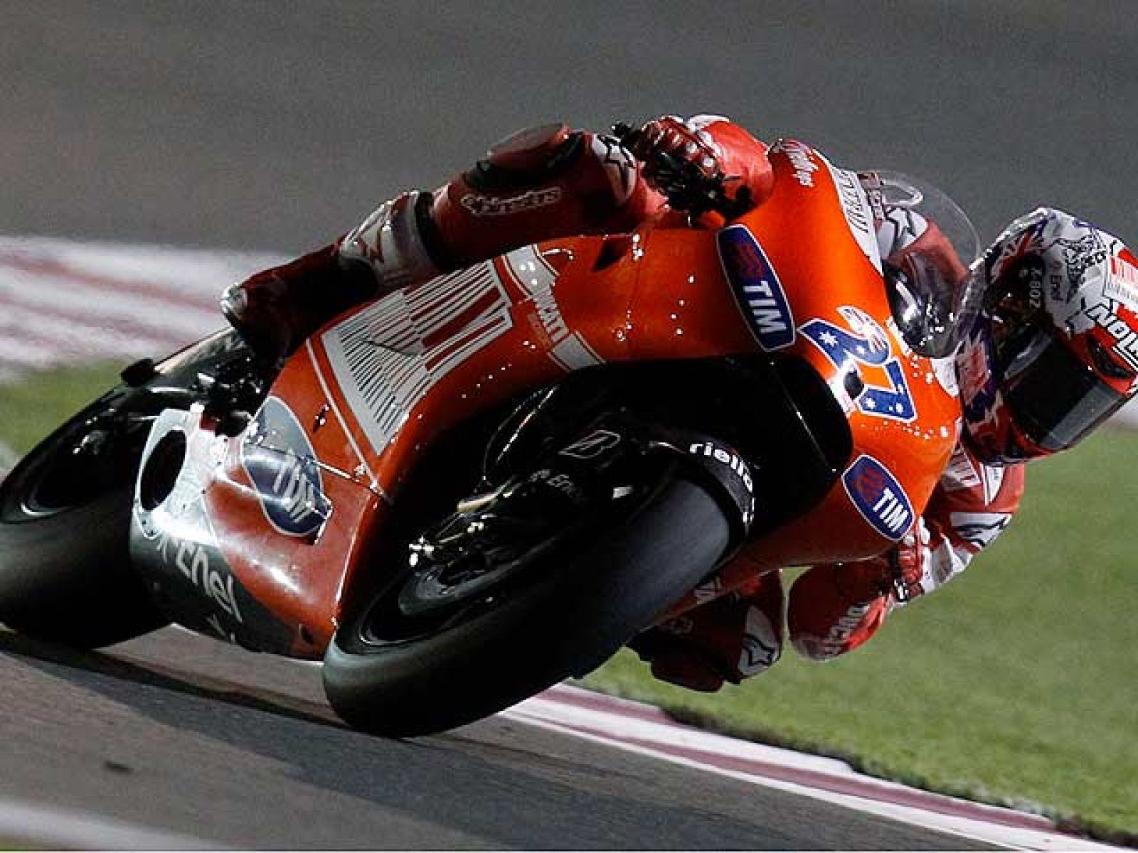 El piloto australiano Casey Stoner también ha dominado los segundos entrenamientos libres de Qatar, igual que hiciera con los primeros.