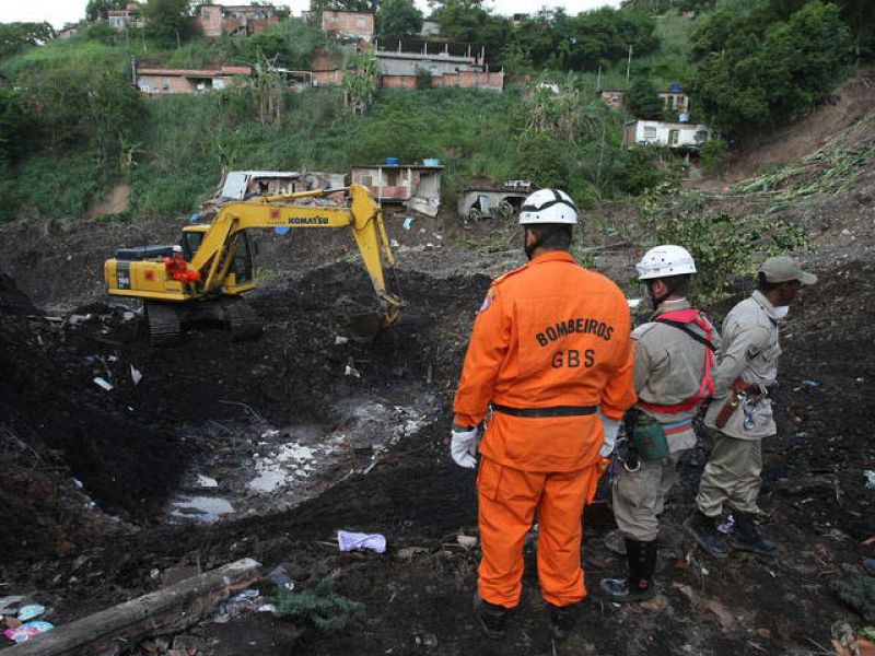 Los deslizamientos en Río dejan 223 muertos mientras se siguen buscando cadáveres