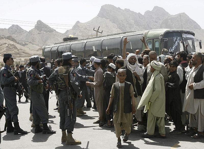 La OTAN pide perdón por matar a cuatro civiles en Afganistán ante la ira de Karzai