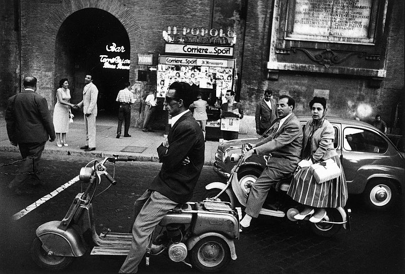 William Klein resucita la Roma de los cincuenta a través de una exposición de fotografía