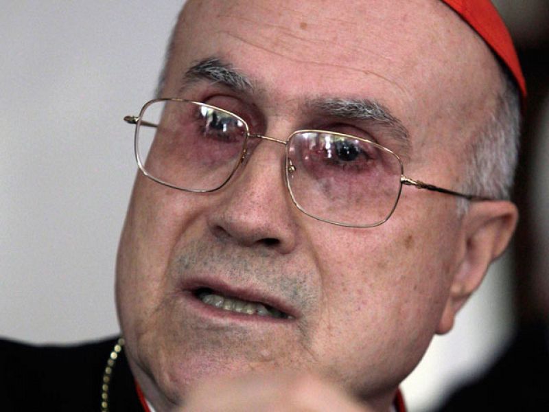El Vaticano matiza ahora que Bertone relacionó la pedofilia con la homosexualidad de la Iglesia