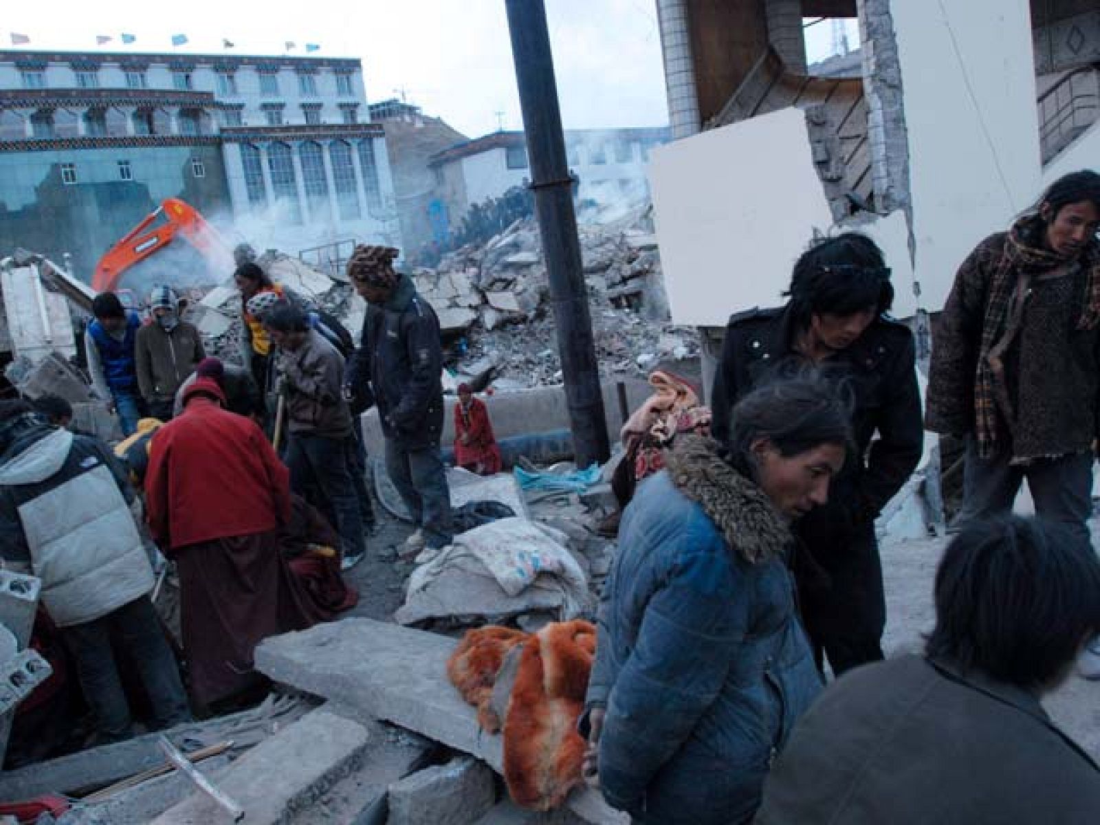 760 muertos en el terremoto que sacudió el suroeste de China | Ver