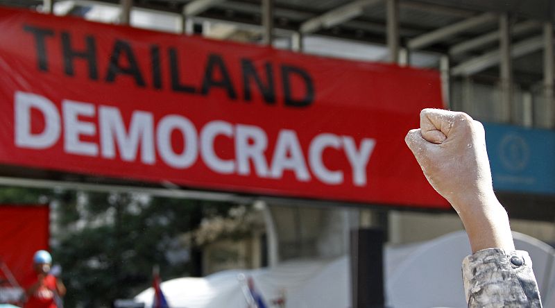 El primer ministro tailandés, sin intención de aceptar las peticiones de los "camisas rojas"