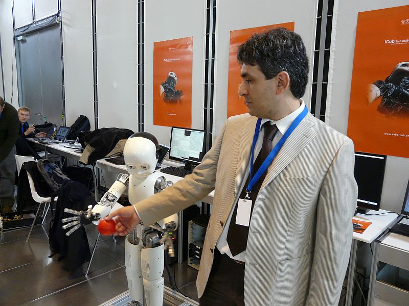 Giorgio Metta: "Los robots que vemos en la Ciencia Ficción tardarán muchos años en llegar"