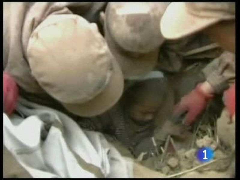 Comienzan a incinerar a los muertos por el seismo en China