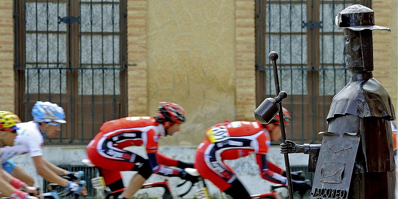 Igor Antón gana la tercera etapa con final en alto del Morredero