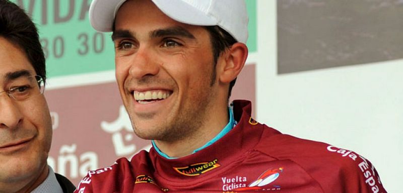 Contador pulveriza a sus rivales en la crono