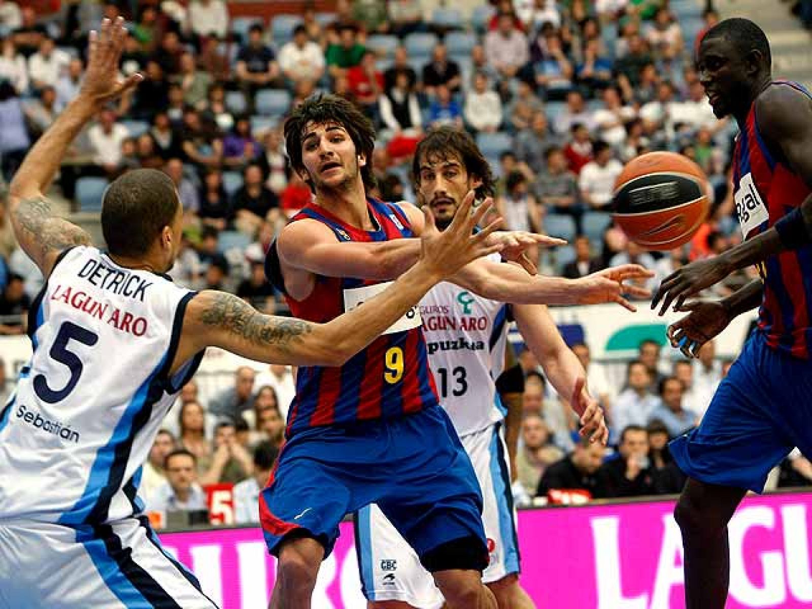Lagun Aro 71-60 Regal Barcelona - Baloncesto en RTVE | Ver