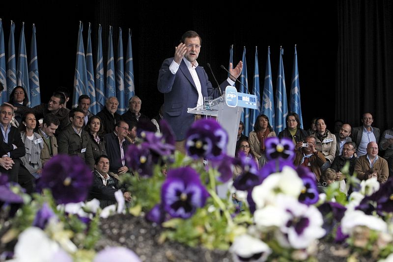 Rajoy dice que cambiar la composición del Constitucional es "liquidar su futuro"