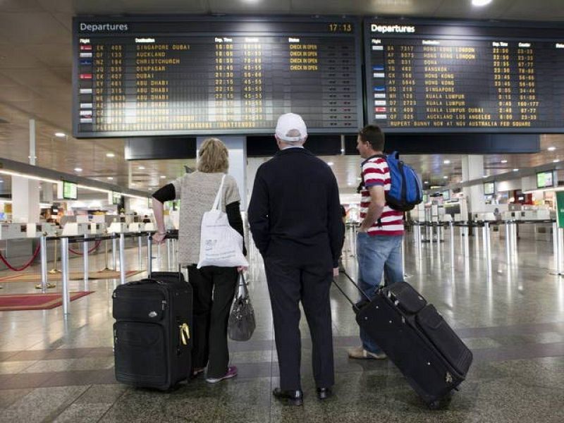 Con 7 millones de pasajeros afectados, Europa revisa la prohibición de volar entre cenizas