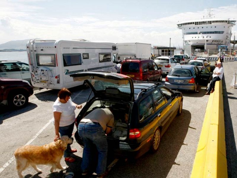 Aena cancela 1.705  vuelos de este lunes en los aeropuertos españoles, que permanecen abiertos