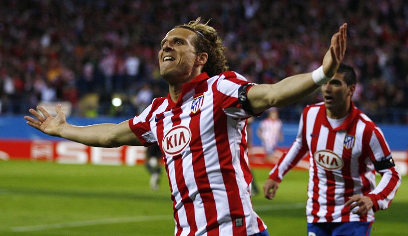 Forlán permite soñar al Atlético