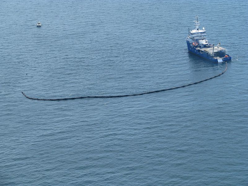 Abandonan la búsqueda de los desaparecidos tras la explosión de una plataforma petrolera