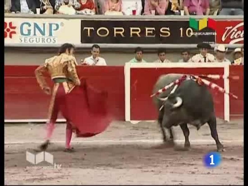 José Tomás está "totalmente fuera de peligro" y los médicos le retiran poco a poco la sedación