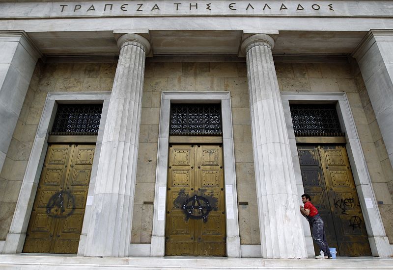 El Banco de Grecia prevé que la deuda helena crecerá hasta el 130% del PIB en 2014