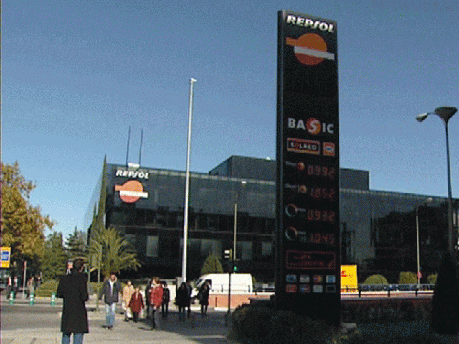 Repsol gana el 30% más en el primer trimestre y anuncia inversiones de 28.500 millones hasta 2014 | Ver