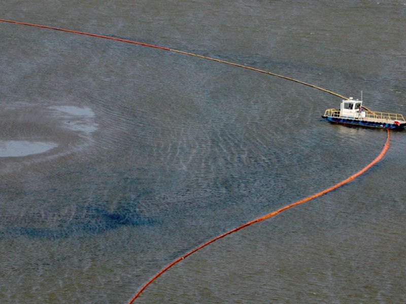 Obama prohíbe nuevas extracciones petrolíferas hasta aclarar las causas del vertido