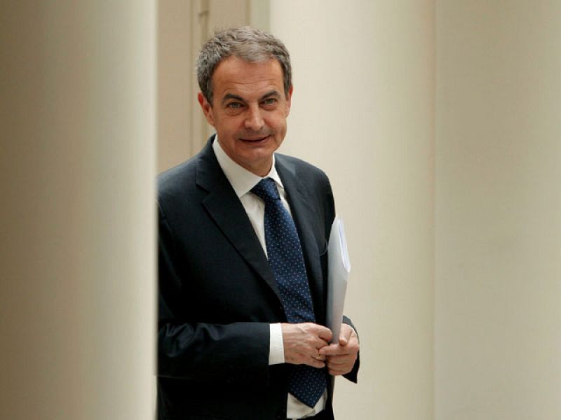 Zapatero vaticina que el paro bajará en abril y que el PIB está por encima de las previsiones