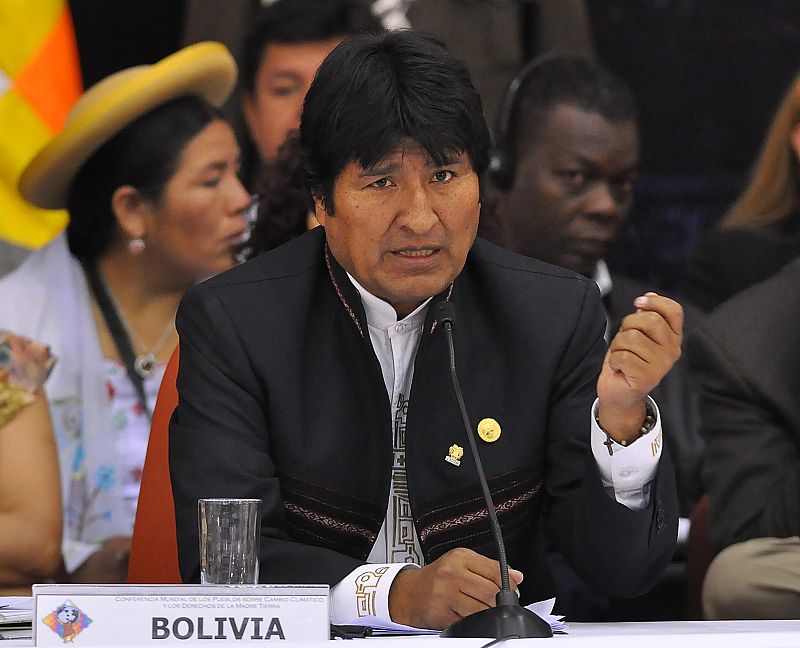 Evo Morales nacionaliza tres empresas generadoras de energía eléctrica en Bolivia
