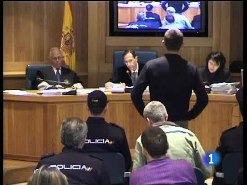 Los etarras acusados del atentado de la T4 no reconocen al tribunal y se niegan a declarar