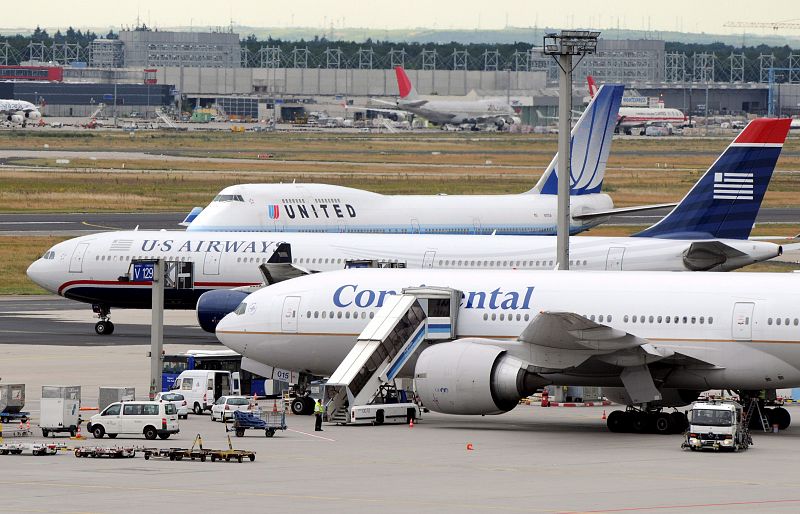 United Airlines y Continental aprueban su fusión y crean la mayor compañía aérea del mundo