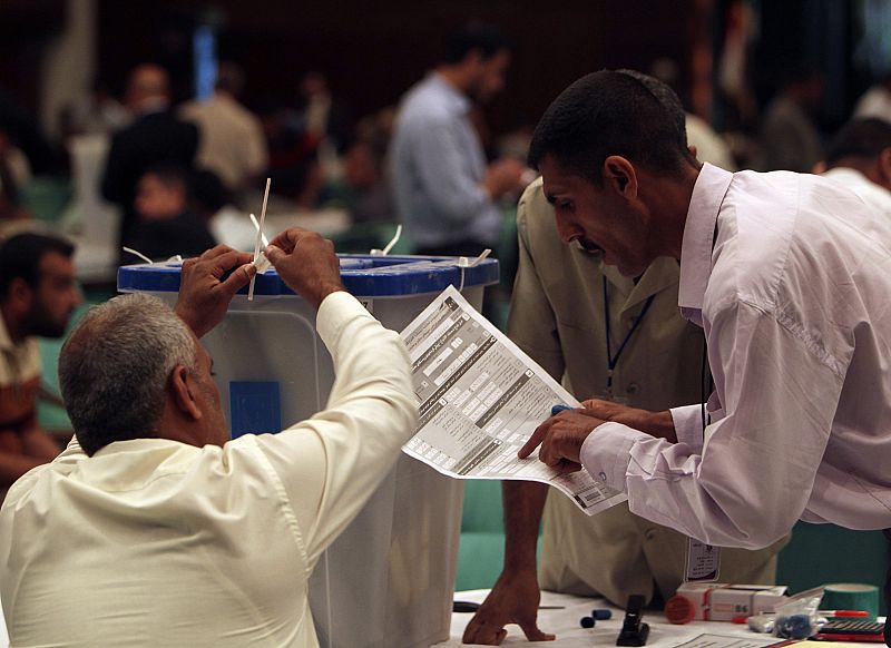 La Comisión Electoral iraquí comienza el recuento de más de dos millones de votos en Bagdad