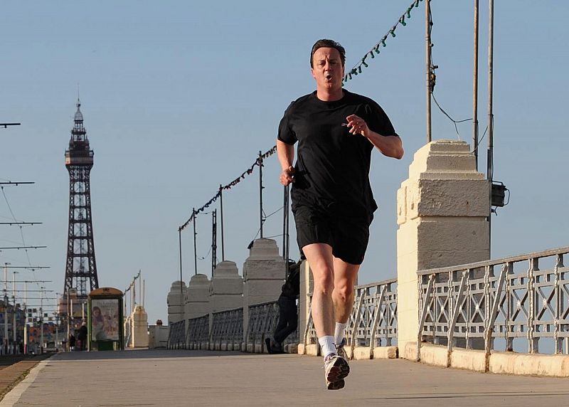 Cameron aprieta el acelerador con un maratón de 24 horas para lograr mayoría absoluta