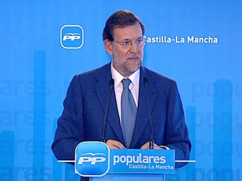 Rajoy: "Grecia está como está por hacer políticas como las de Zapatero en España"