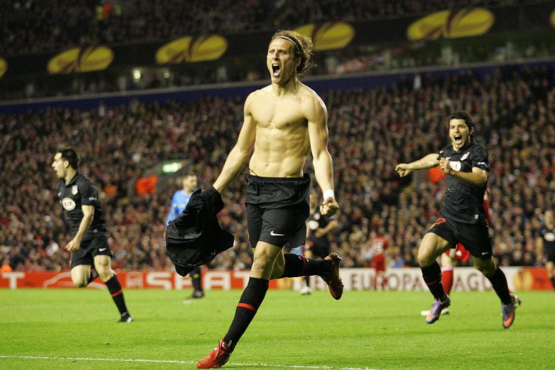 Alarma por Forlán en el Atlético