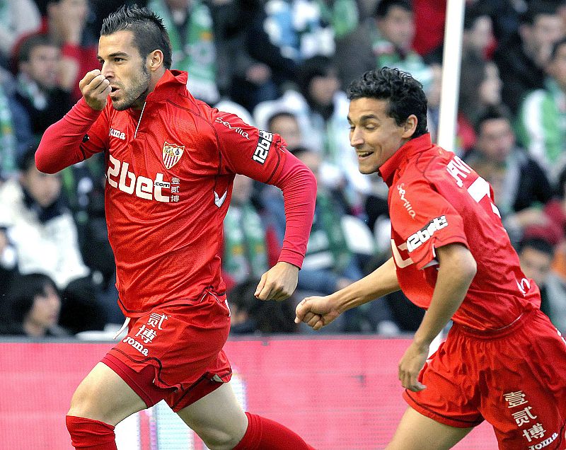 El Sevilla sonroja al Racing y Osasuna firma la salvación