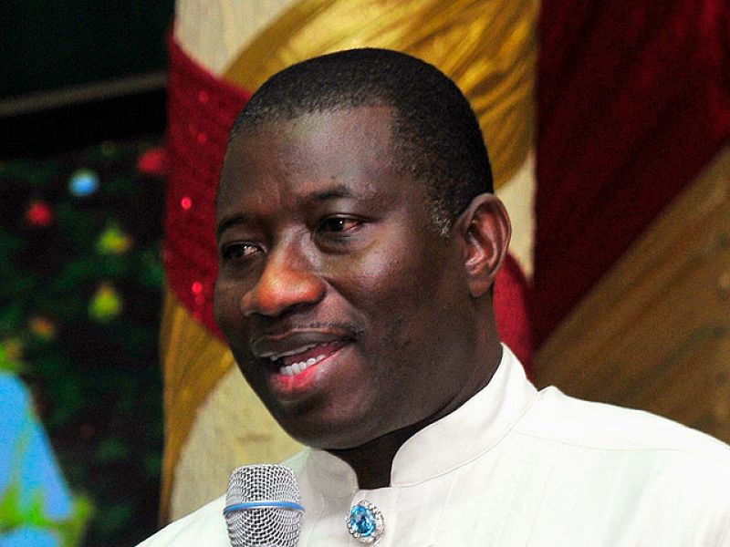 Jonathan jura su cargo como presidente de Nigeria tras el fallecimiento del dirigente Yar'Adua