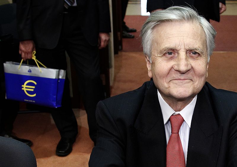 Trichet defiende la credibilidad del BCE, mientras el euro cae a niveles de marzo de 2009