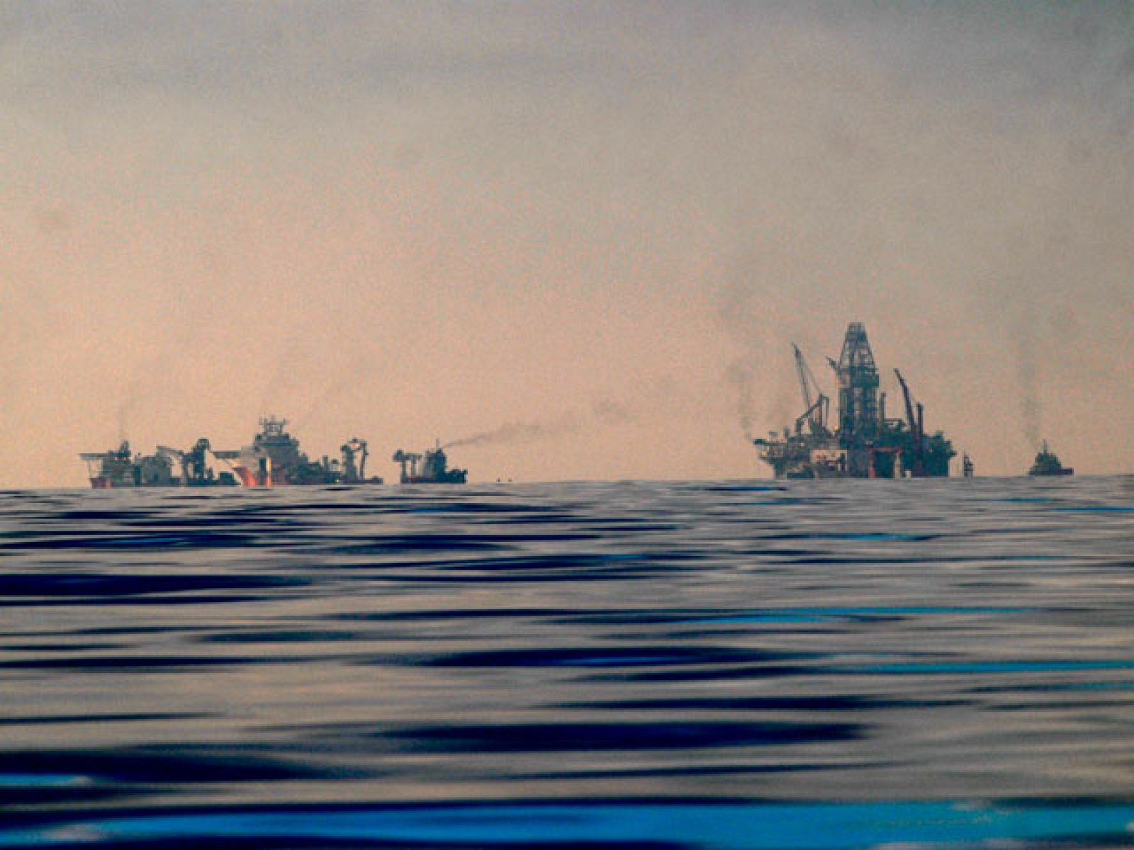 Subimos en un barco para comprobar la marea negra en el Golfo de México | Ver