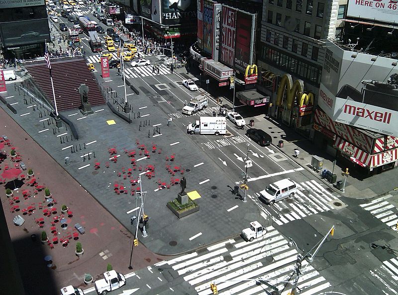 La policía de Nueva York evacúa Times Square por la presencia de un paquete sospechoso