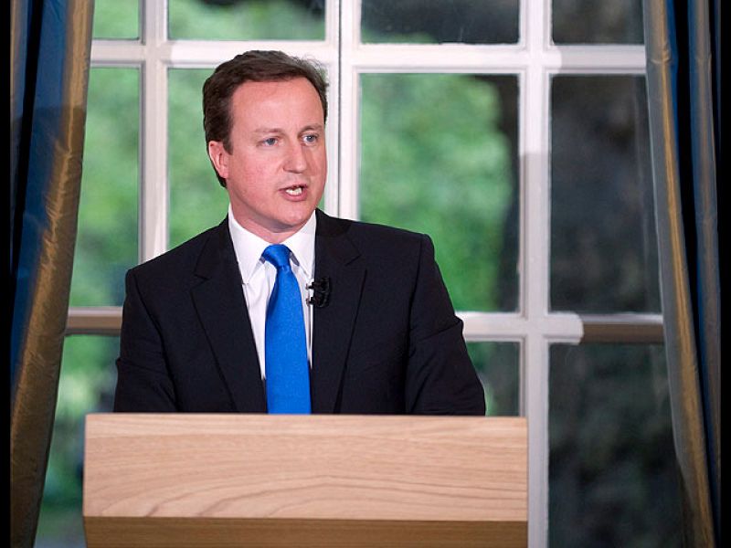 Los liberales valoran en una jornada maratoniana la oferta 'tory' para formar gobierno