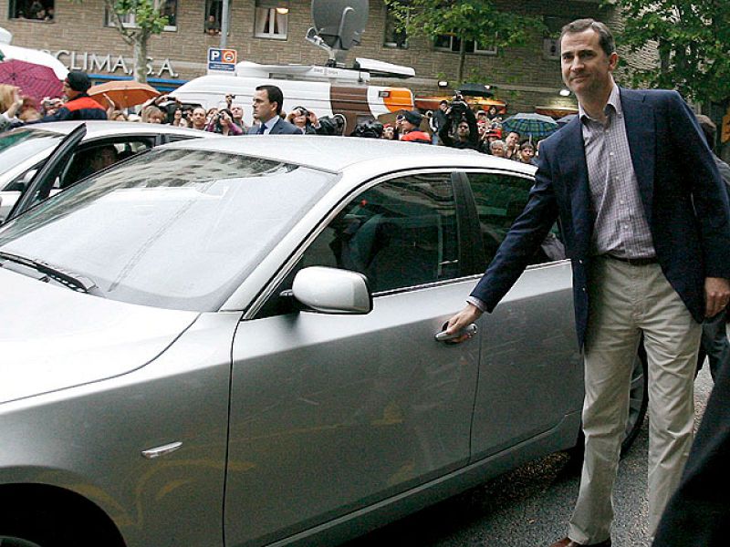 El Príncipe asegura que el Rey se está recuperando "a buen ritmo"