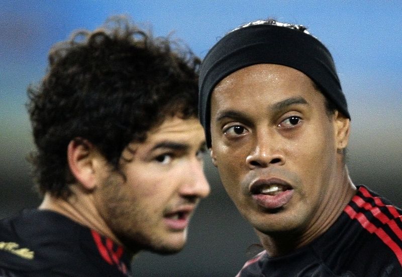 Ronaldinho, Adriano y Pato no vestirán la 'canarinha' en Sudáfrica