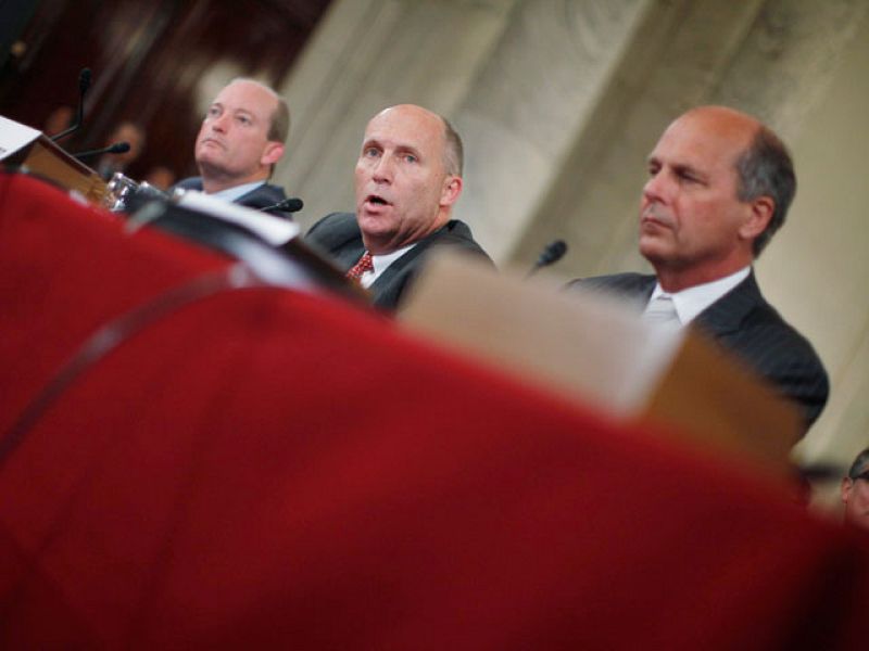 Las empresas implicadas del derrame se culpan unas a otras en comisión de investigación