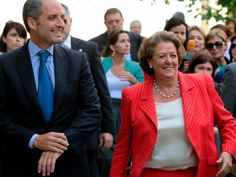 Camps defiende su "absoluta inocencia" y asegura tener el apoyo "incondicional" de Rajoy