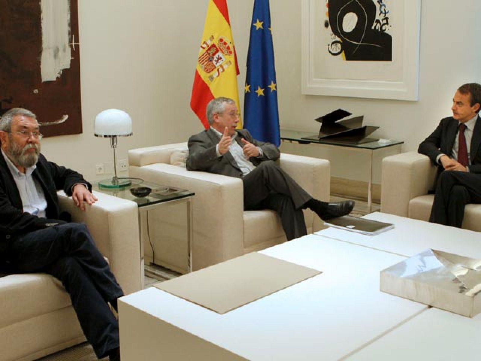 Zapatero explica sus medidas a los sindicatos | Ver