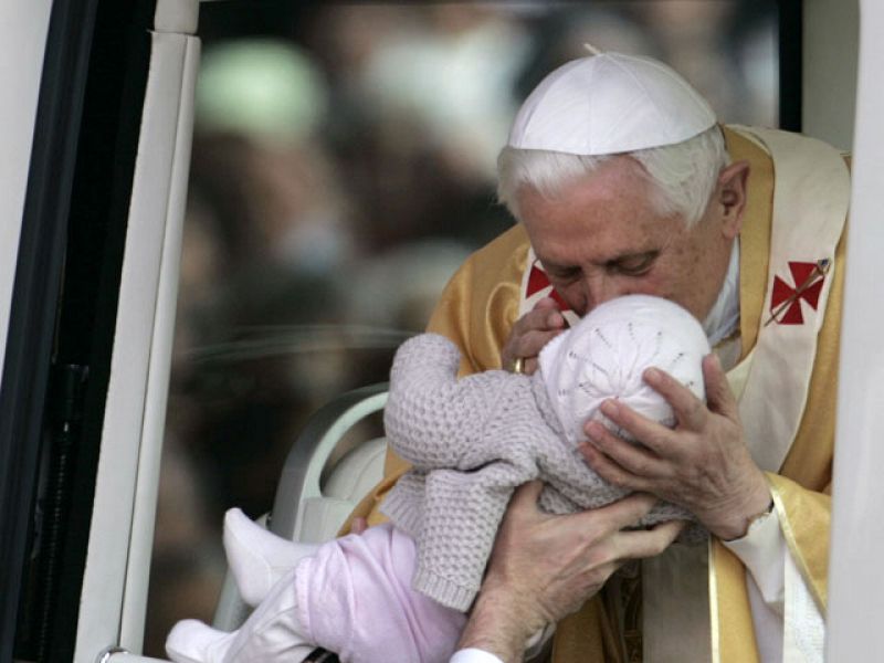 El Papa abarrota Fátima con medio millón de fieles a pesar del escándalo de los abusos