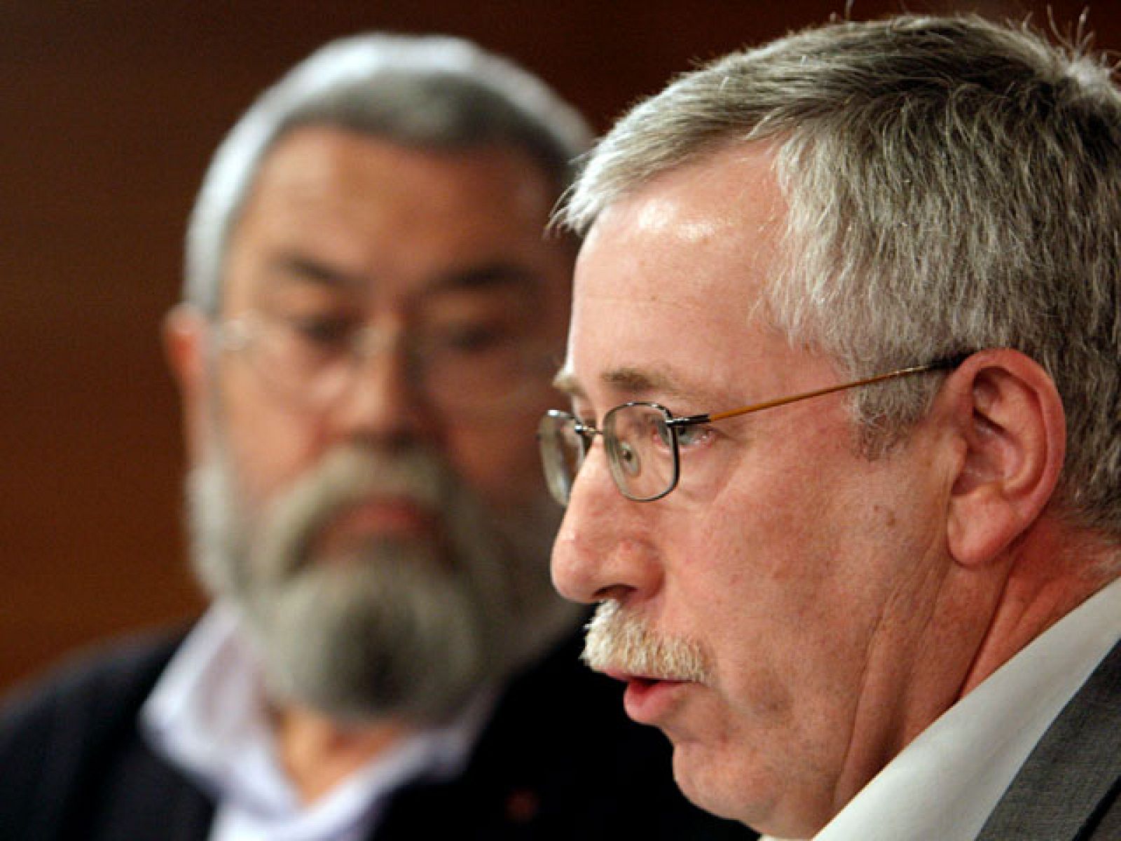 A los sindicatos no les gustan los recortes anunciados por Zapatero para reducir el déficit | Ver