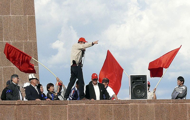 Kirguistán se sume en una nueva ola de violencia que ha matado a una persona y herido a 40