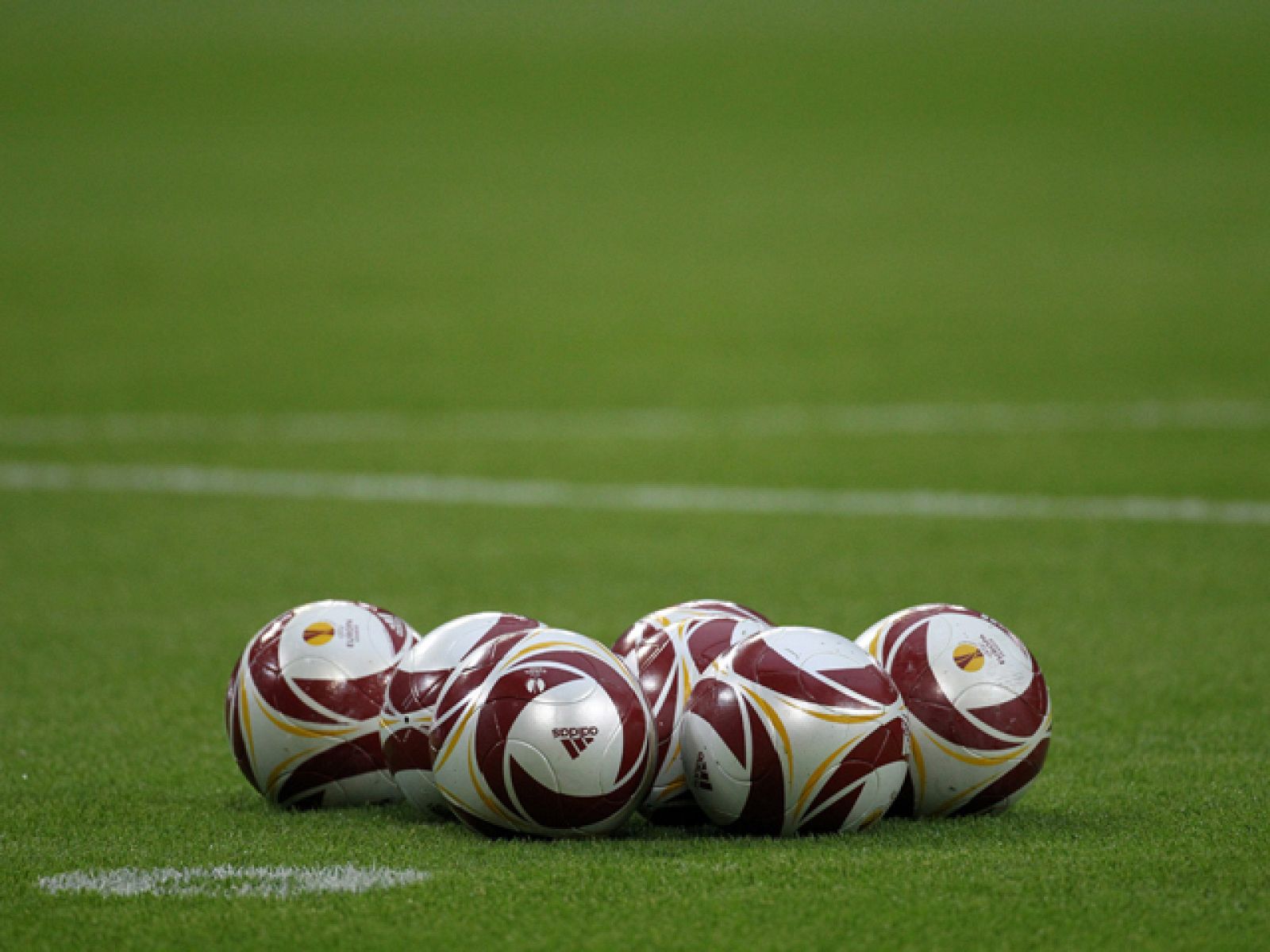 La última jornada de Liga va a ser de infarto para muchos equipos. Por un lado, el Real Madrid espera un fallo del Barça para hacerse con el título, por otro, Sevilla y Mallorca aspiran a un puesto Champions. Además cinco equipos luchan por evitar l