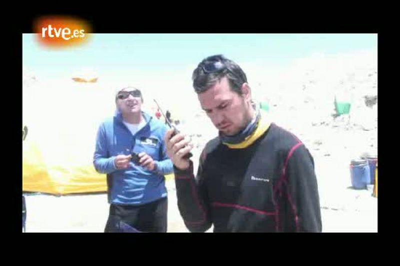 Edurne Pasabán pisa la cumbre del Shisha Pangma y logra así su 14 ochomil